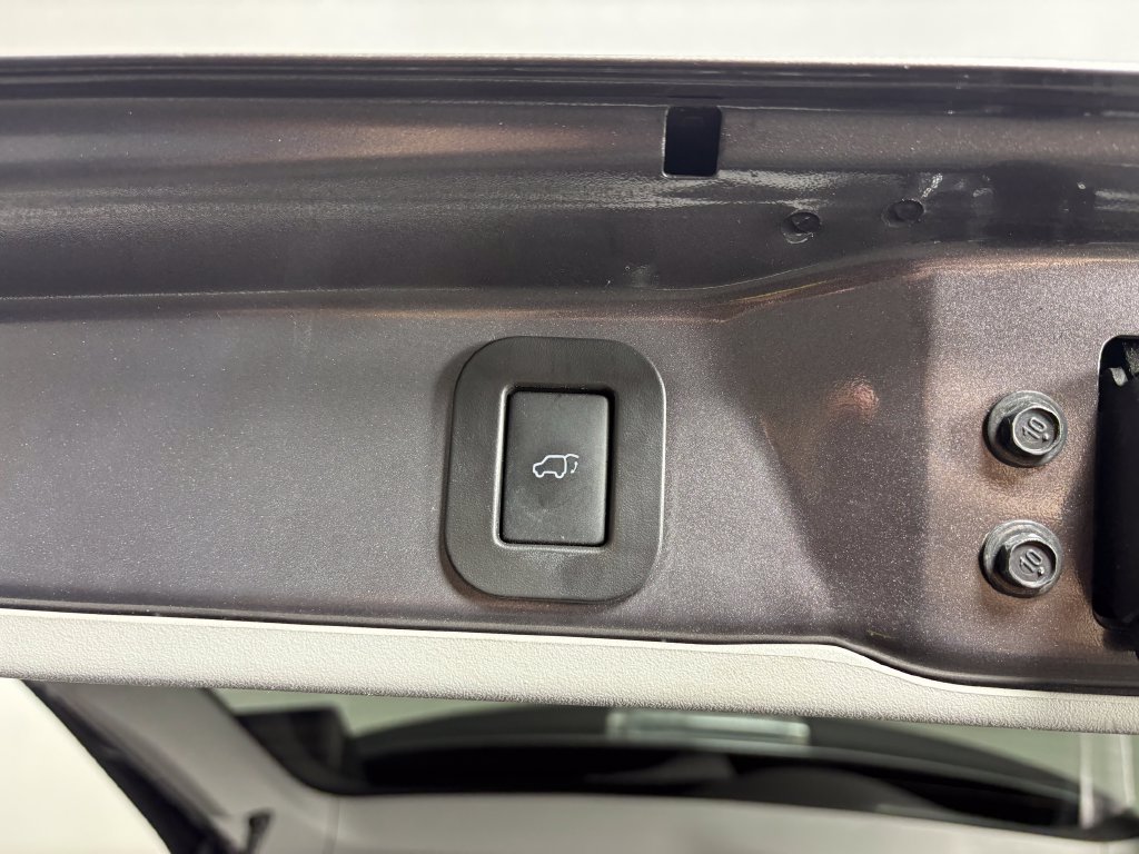 Used 2020 Toyota Sienna Limited Premium w/ Carpet Mat Package FWD image 35