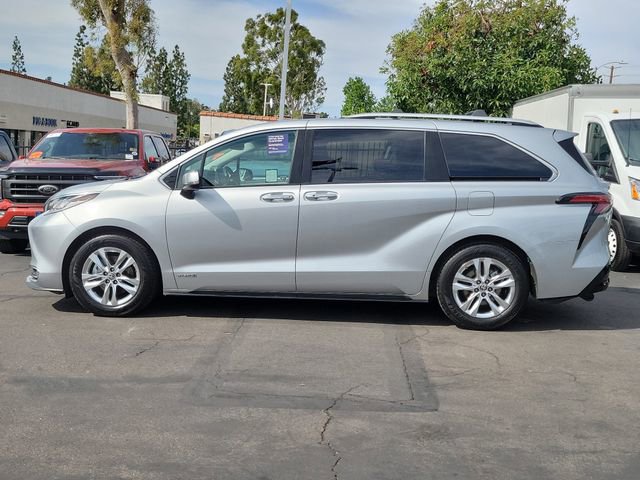 Used 2021 Toyota Sienna Limited FWD image 2