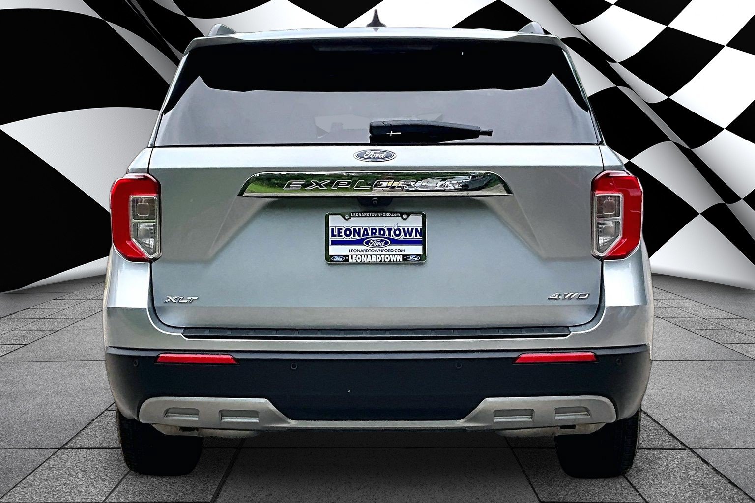 Certified 2023 Ford Explorer XLT w/ Equipment Group 202A AWD/4WD image 4