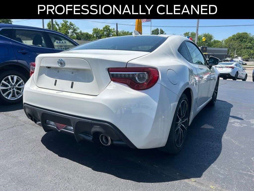 Used 2017 Toyota 86 RWD image 11