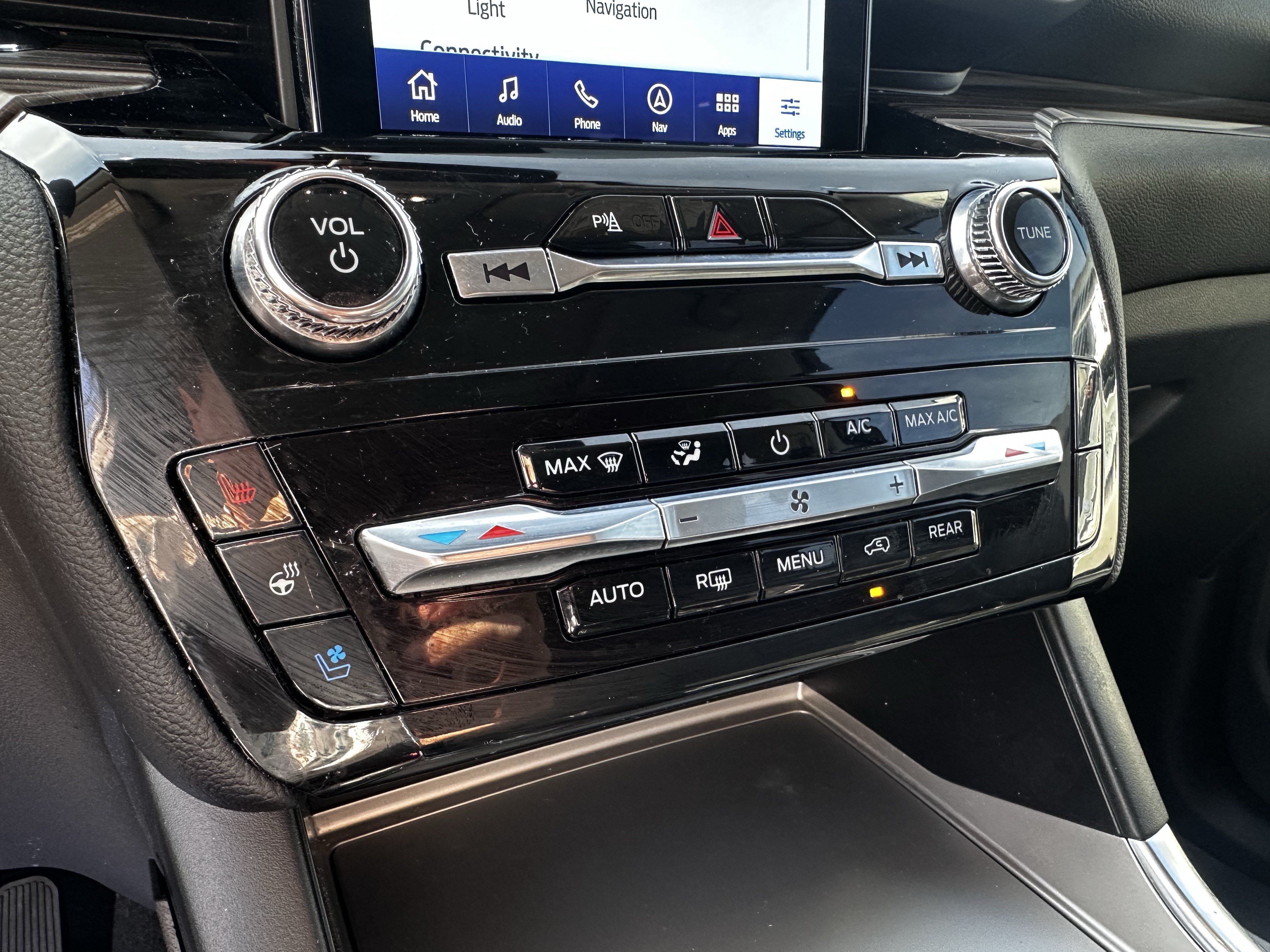 Certified 2024 Ford Explorer Limited w/ Limited Technology Package AWD/4WD image 24