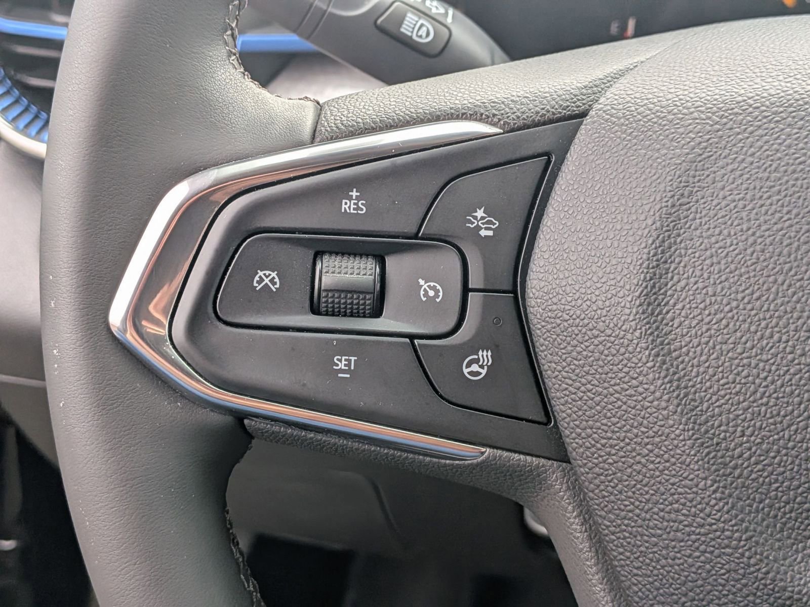 Used 2024 Chevrolet Trax LT w/ Driver Confidence Package FWD image 19