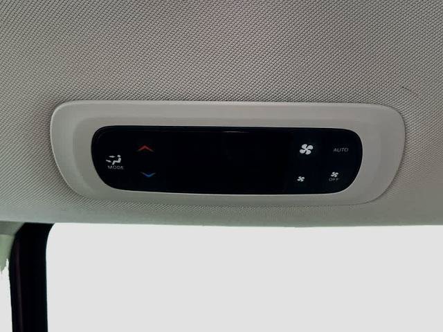 Used 2023 Chrysler Pacifica Touring-L FWD image 12
