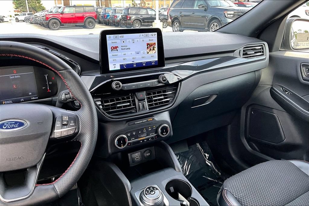 Certified 2025 Ford Escape ST-Line Select AWD/4WD image 6