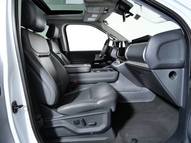 Certified 2025 Ford Expedition Active AWD/4WD image 11