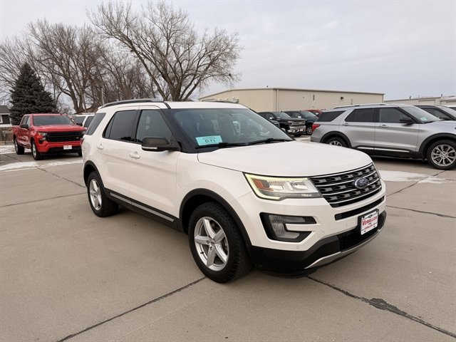 Certified 2017 Ford Explorer XLT w/ Equipment Group 202A image 7