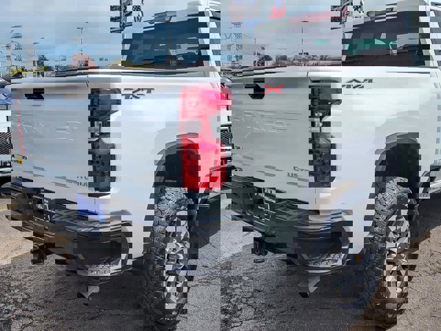 Used 2024 Chevrolet Silverado 2500 Custom w/ Snow Plow Prep/Camper Package image 5