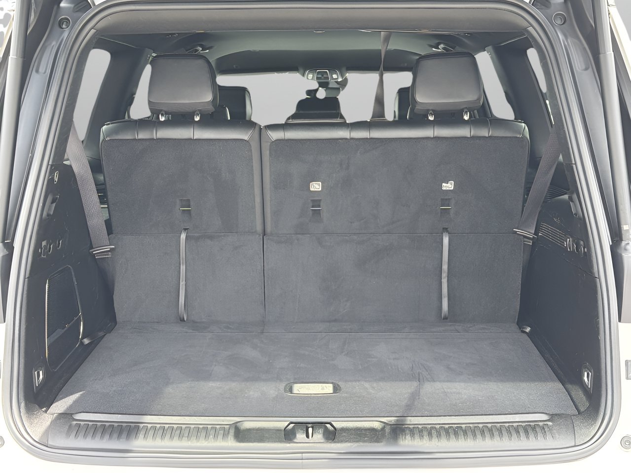 Used 2024 Jeep Wagoneer Series II w/ Flexible Seating Group RWD image 8