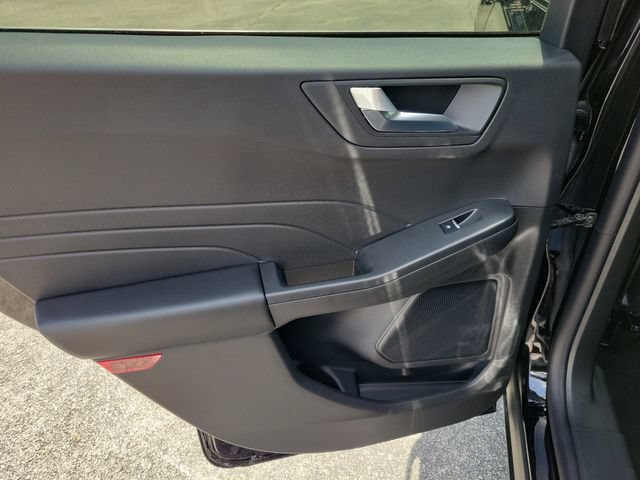 Certified 2025 Ford Escape SE FWD image 13