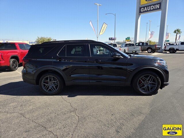 Certified 2025 Ford Explorer ST AWD/4WD image 8