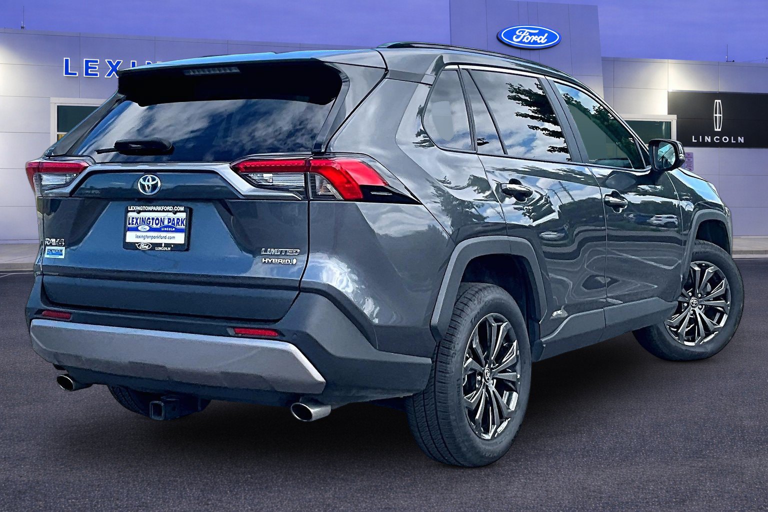 Used 2023 Toyota RAV4 Limited AWD/4WD image 5