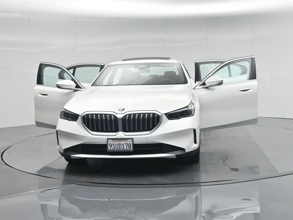 Used 2025 BMW 530i xDrive w/ Premium Package image 29