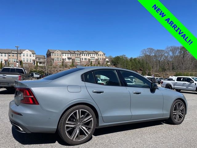 Used 2022 Volvo S60 B5 R-Design image 3