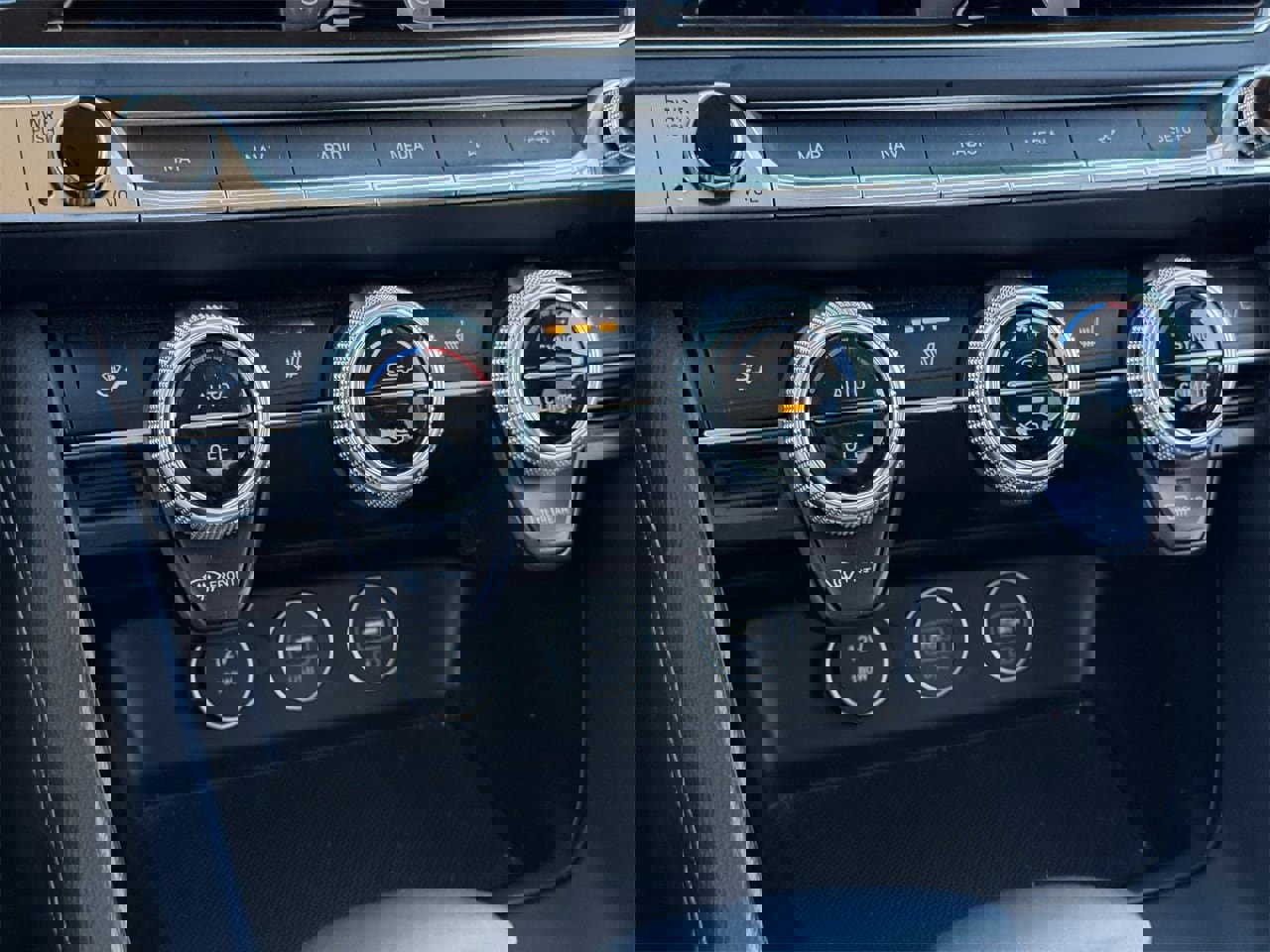 Used 2023 Genesis G70 3.3T image 21