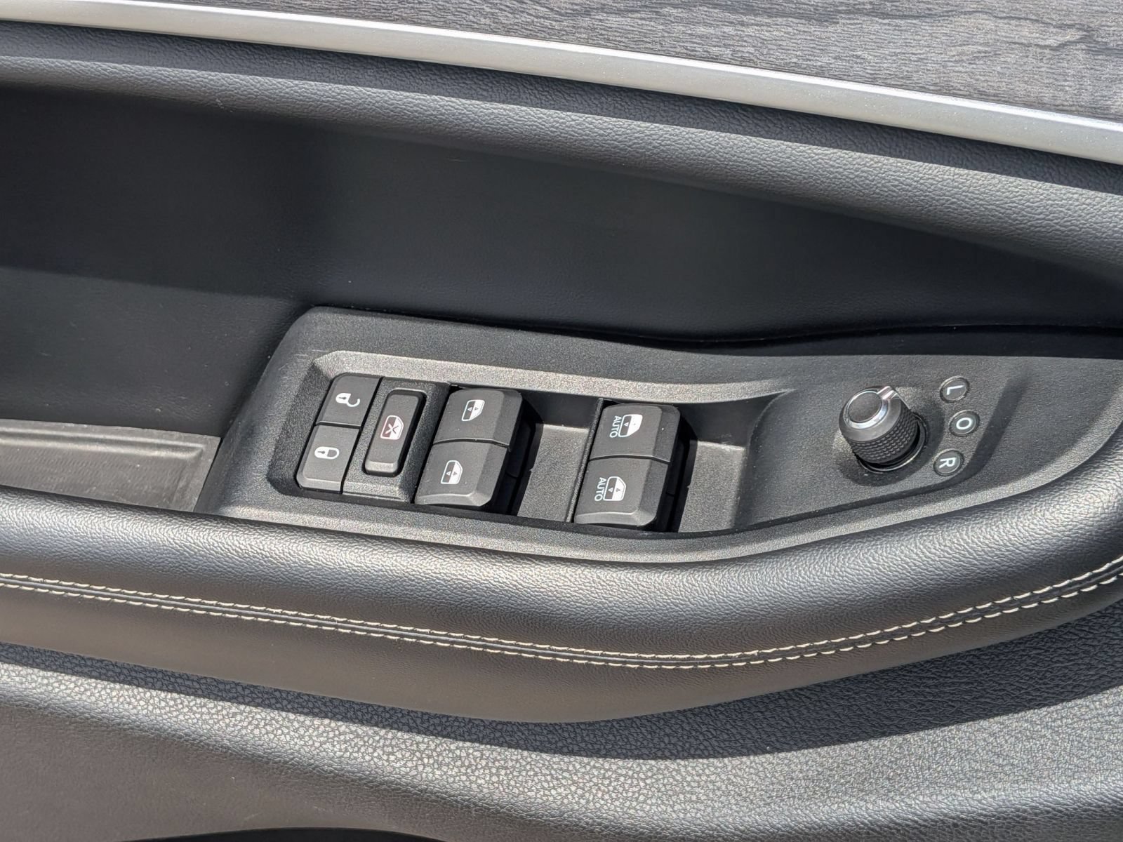 Used 2023 Jeep Grand Cherokee Limited AWD/4WD image 15
