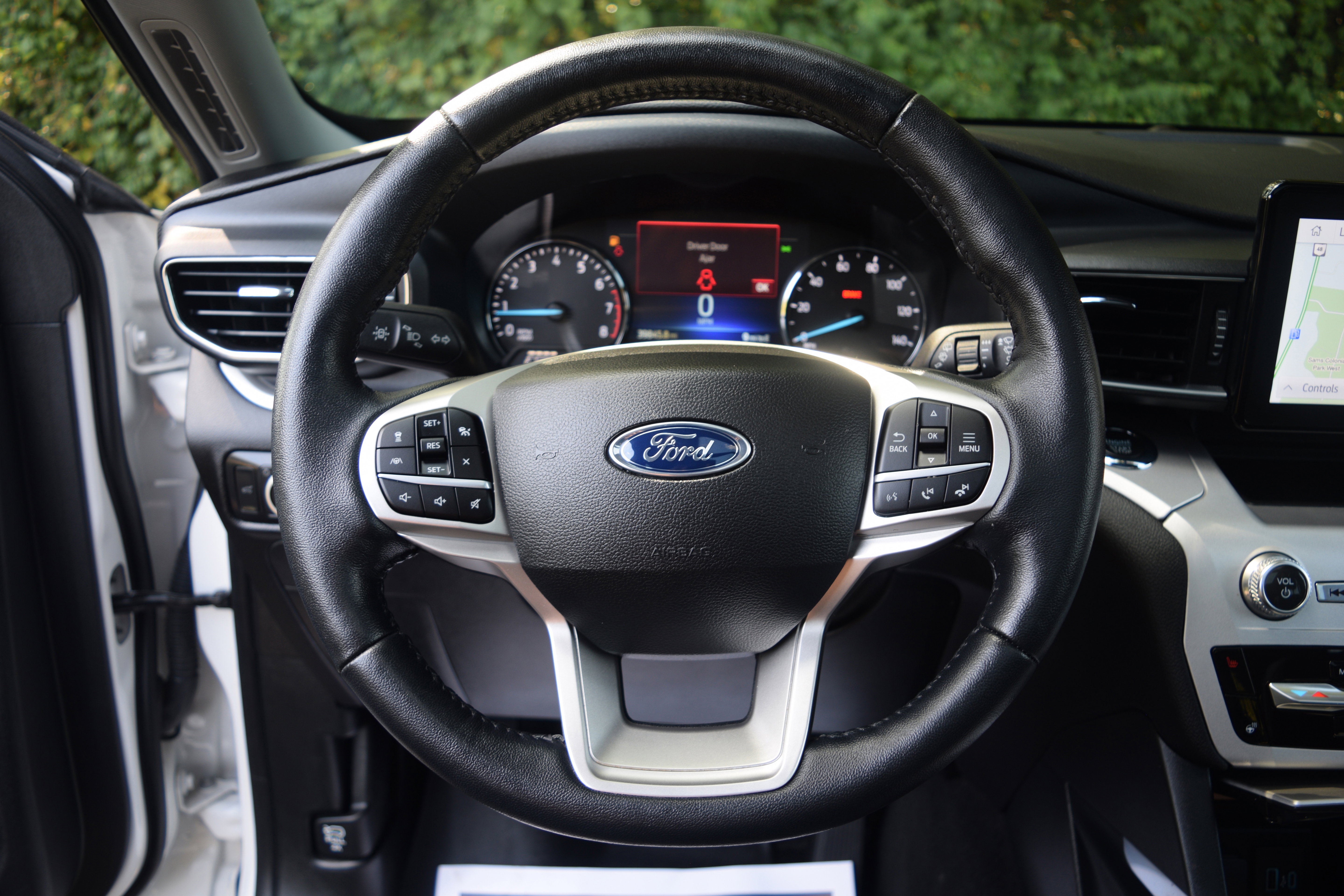 Certified 2022 Ford Explorer XLT w/ Equipment Group 202A image 4