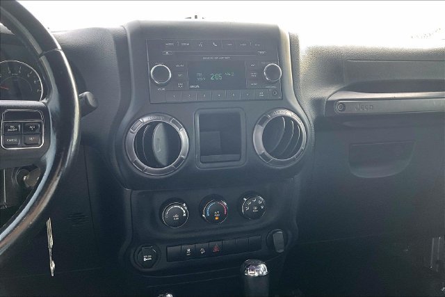 Used 2018 Jeep Wrangler Unlimited Sport w/ Connectivity Group AWD/4WD image 14