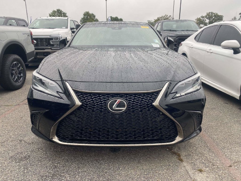 Used 2023 Lexus ES 350 F Sport w/ Accessory Package (Z2) FWD image 2