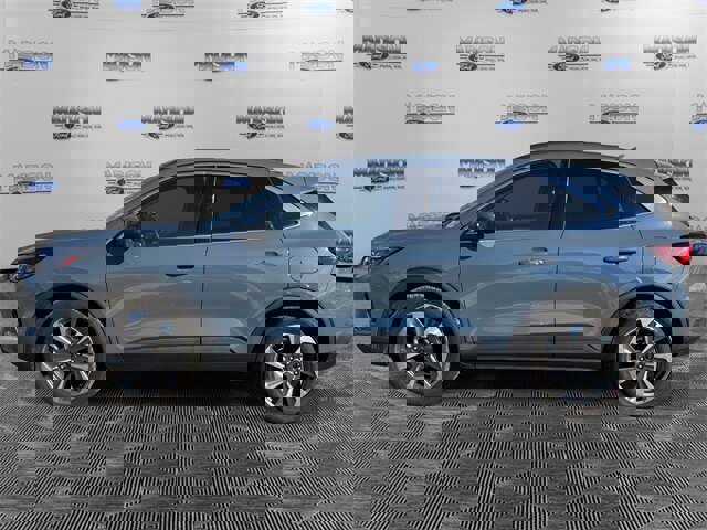 Certified 2023 Ford Escape Platinum w/ Premium Technology Package image 2