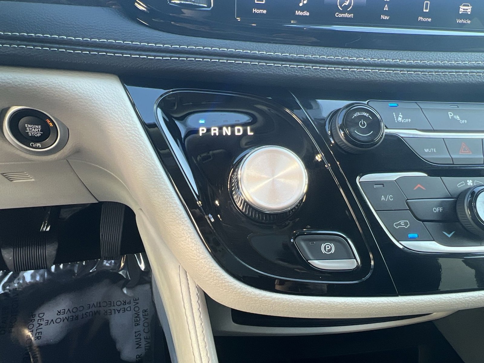 Used 2023 Chrysler Pacifica Limited image 22