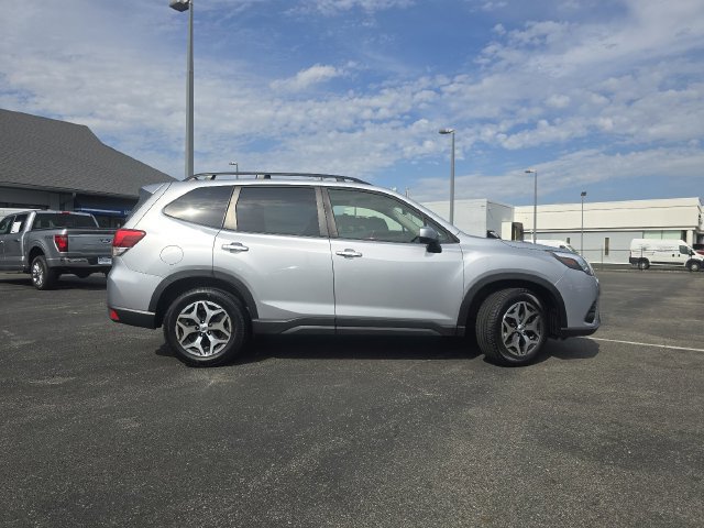 Used 2022 Subaru Forester Premium AWD/4WD image 18