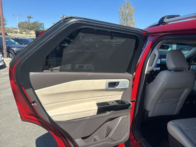 Certified 2022 Ford Explorer Platinum w/ Technology Package AWD/4WD image 19