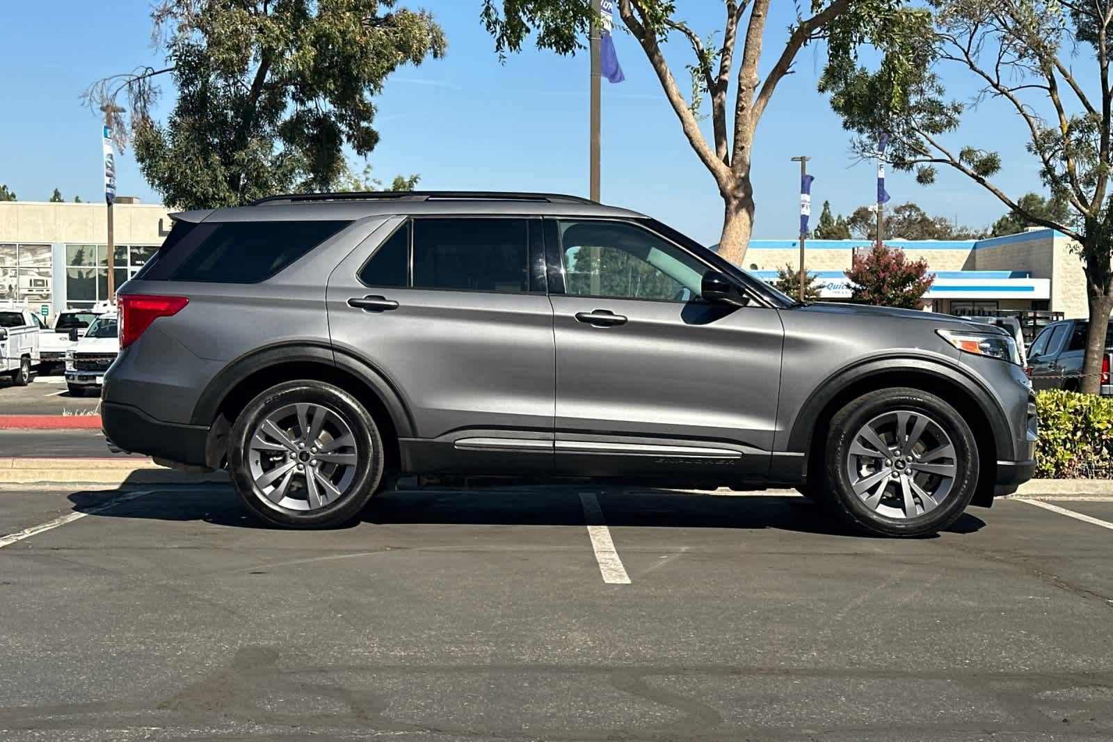Certified 2022 Ford Explorer XLT w/ Equipment Group 202A RWD image 9