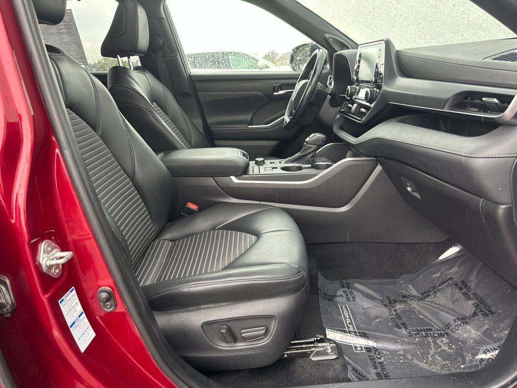 Used 2021 Toyota Highlander XSE AWD/4WD image 32