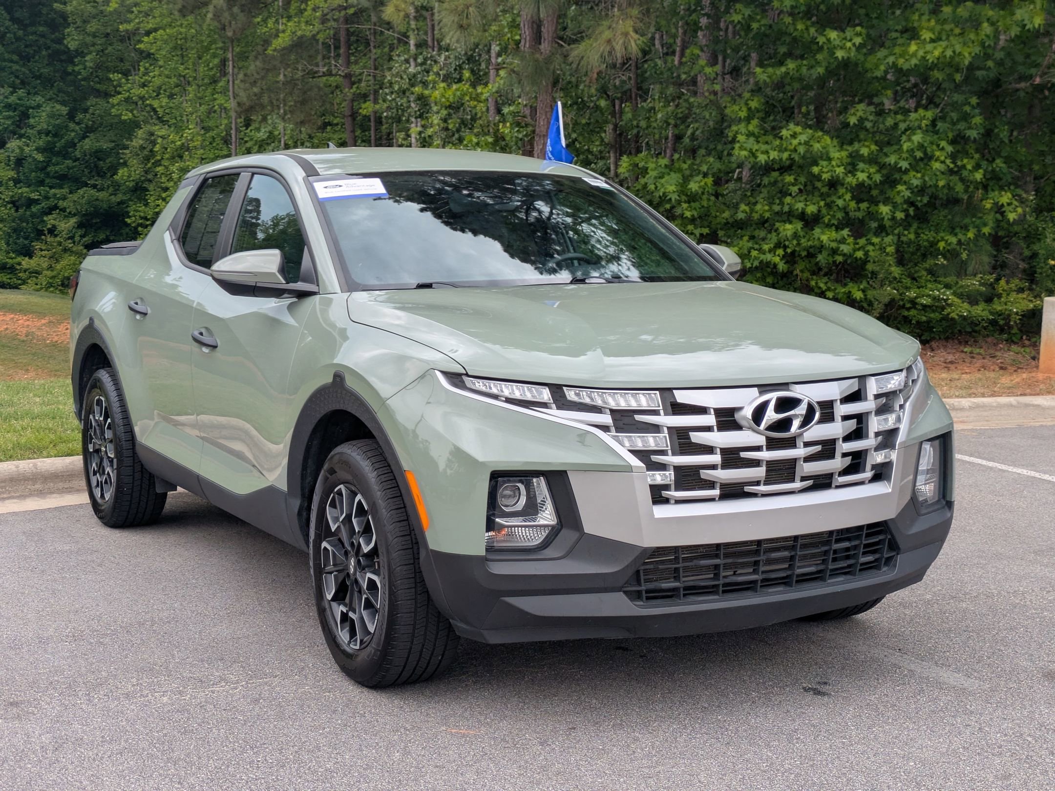 Used 2022 Hyundai Santa Cruz SEL FWD image 2