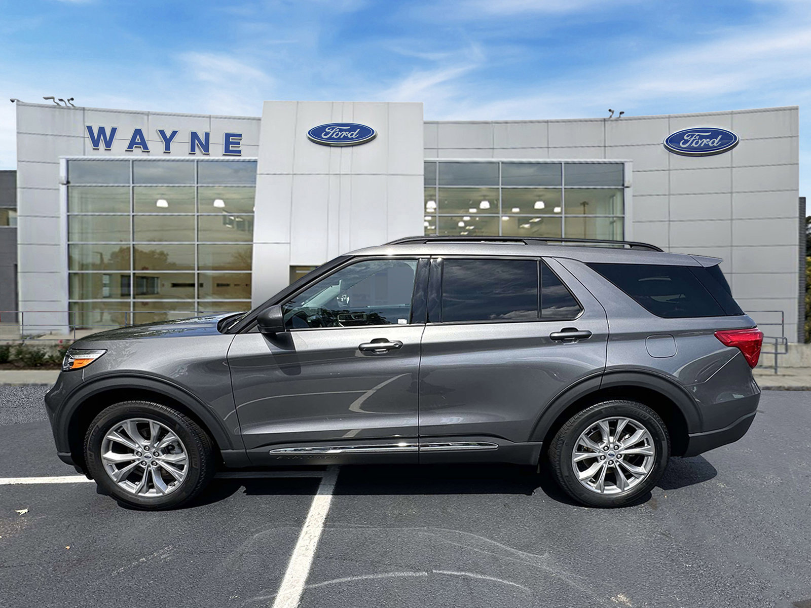 Certified 2023 Ford Explorer XLT w/ Equipment Group 202A AWD/4WD image 7