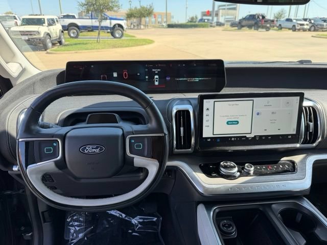 Certified 2025 Ford Expedition Platinum w/ Driver's Package AWD/4WD image 17