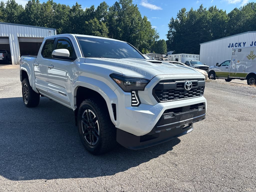 Used 2024 Toyota Tacoma 4x4 Double Cab image 3