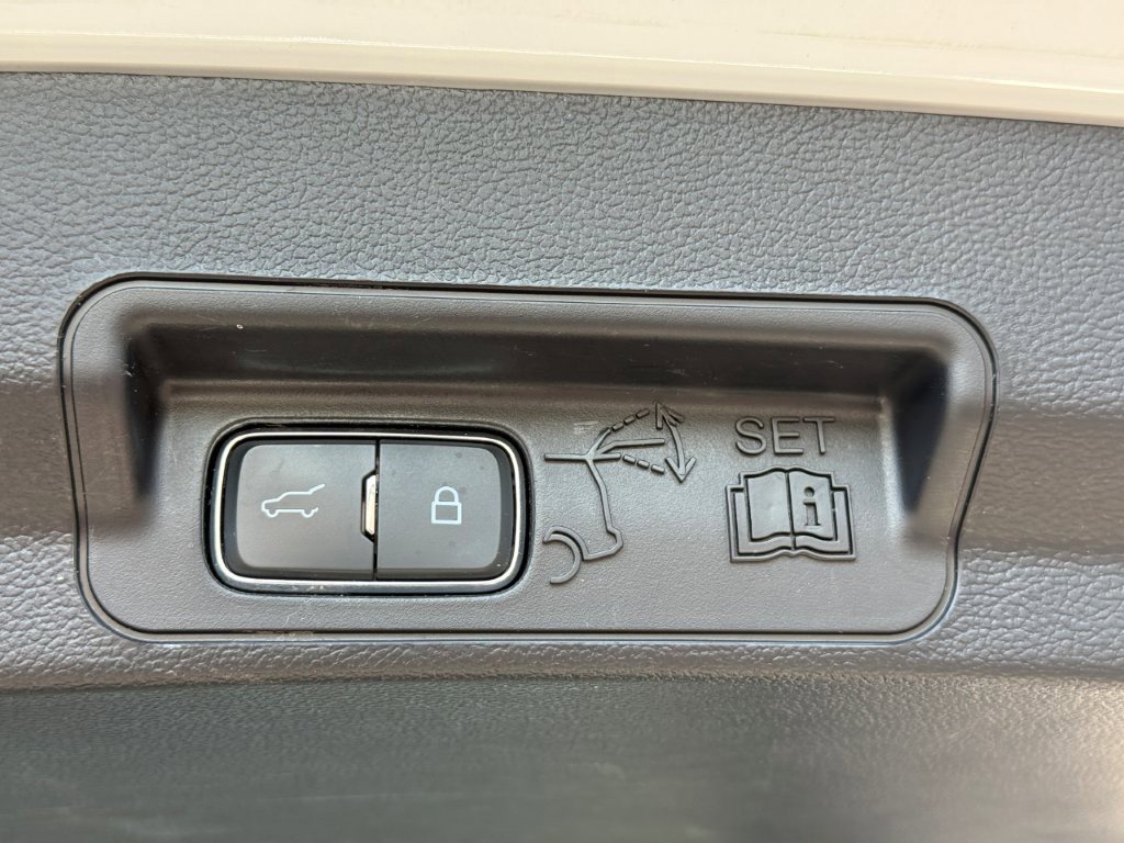 Certified 2023 Ford Explorer Limited image 23