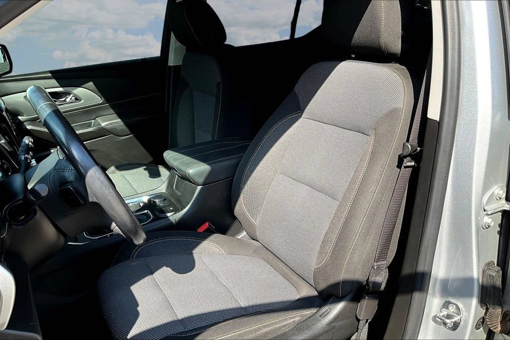 Used 2021 Chevrolet Traverse LT FWD image 23