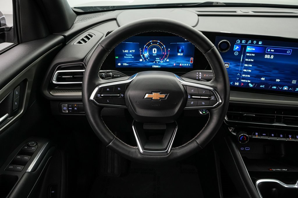 Used 2025 Chevrolet Traverse LT image 13