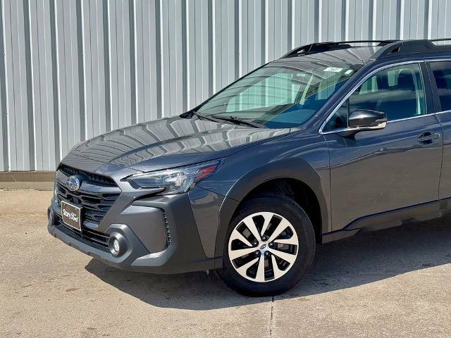 Used 2023 Subaru Outback Premium AWD/4WD image 2