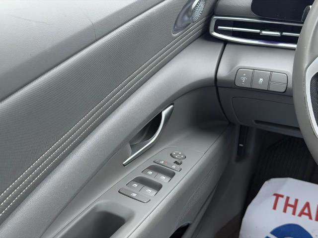 Used 2025 Hyundai Elantra SEL image 19