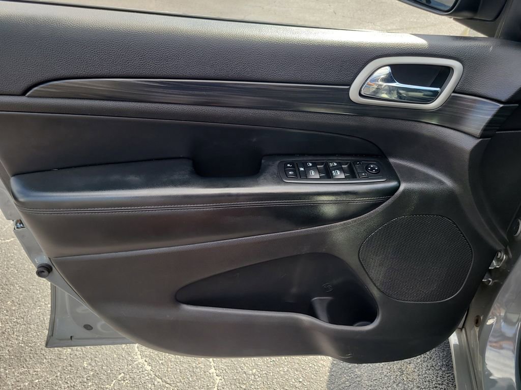 Used 2020 Jeep Grand Cherokee Altitude image 14