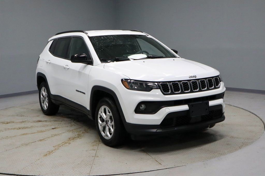 Used 2025 Jeep Compass Latitude image 7