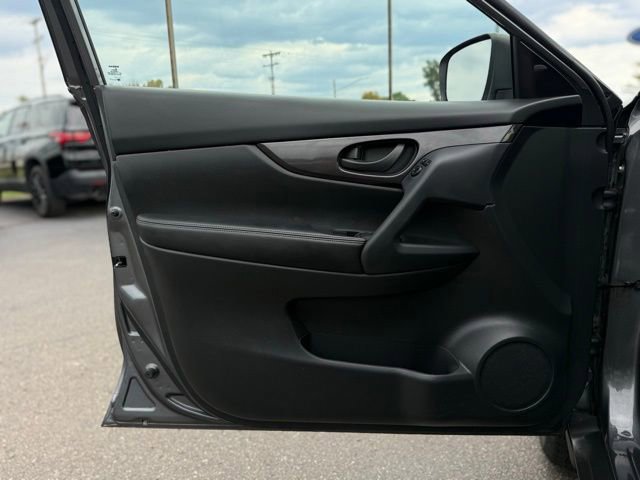 Used 2019 Nissan Rogue S image 24