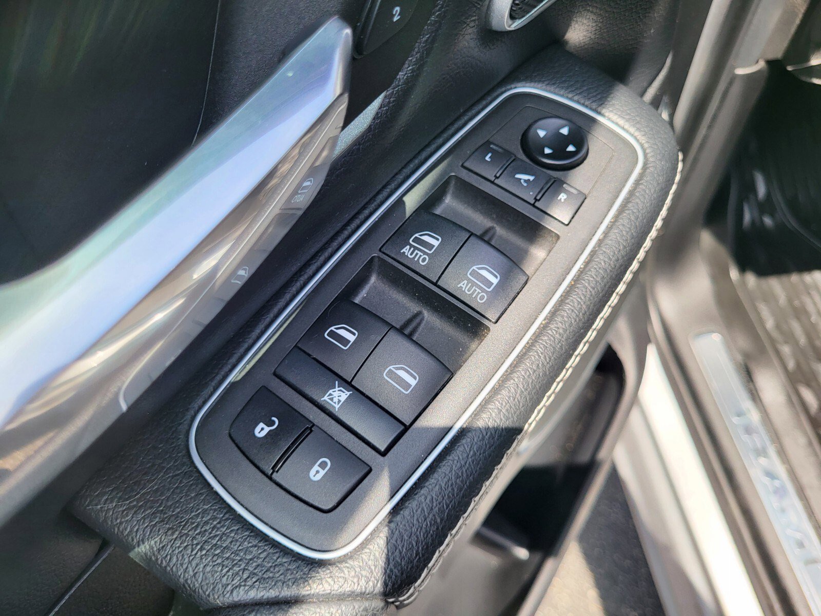 Used 2021 RAM 1500 Laramie AWD/4WD image 19