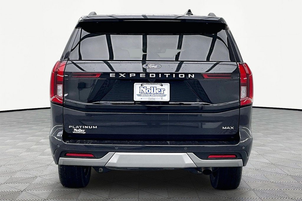 Certified 2025 Ford Expedition Max Platinum w/ Driver's Package AWD/4WD image 4