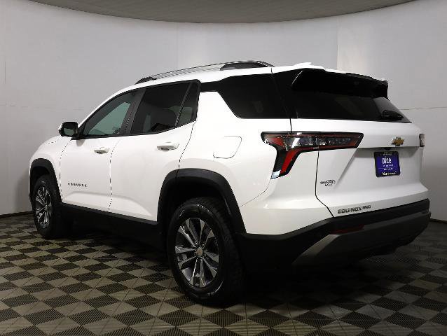 Used 2025 Chevrolet Equinox LT w/ Convenience Package II image 2