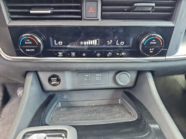 Used 2024 Nissan Rogue SV FWD image 29