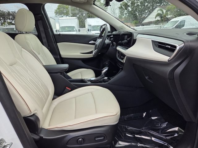 Used 2025 Buick Encore GX Avenir w/ Avenir Technology Package FWD image 19
