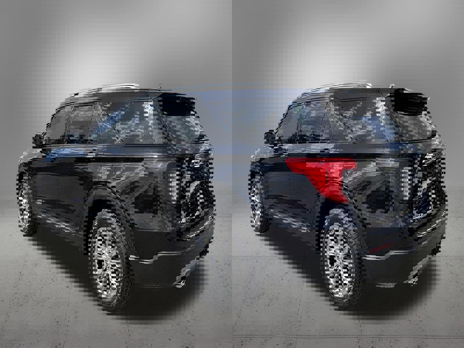 Certified 2023 Ford Explorer Limited w/ Limited Technology Package image 3