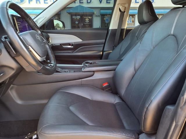 Used 2024 Toyota Grand Highlander Platinum image 13