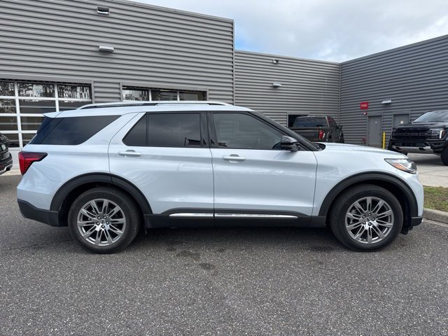 Certified 2025 Ford Explorer Platinum image 2