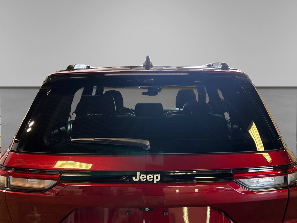 Used 2025 Jeep Grand Cherokee Limited AWD/4WD image 20