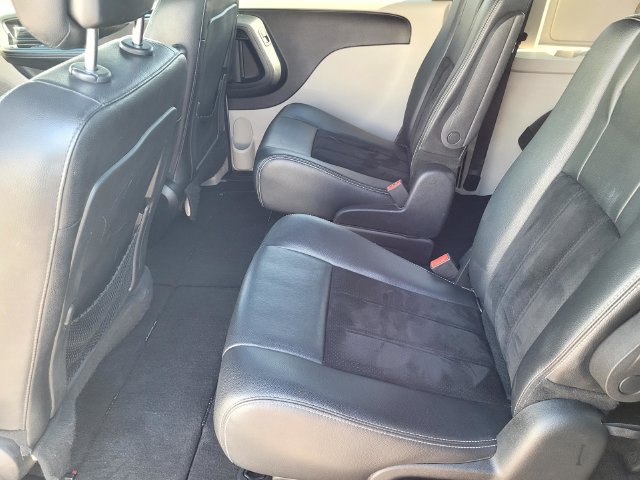 Used 2017 Dodge Grand Caravan SXT FWD image 12